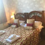 Dunsley Hall منزل ريفي