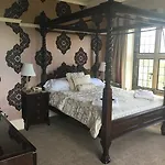 منزل ريفي Dunsley Hall *